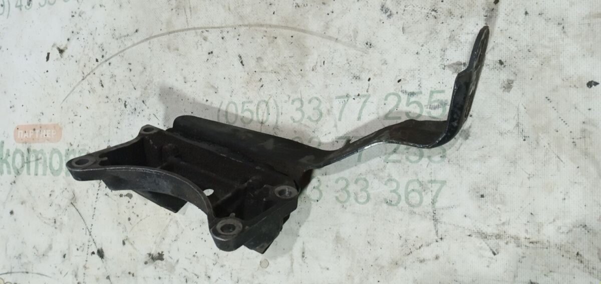 Кронштейн подушки кпп Mercedes-Benz E-Class W210 (1995-2003) A1402421340