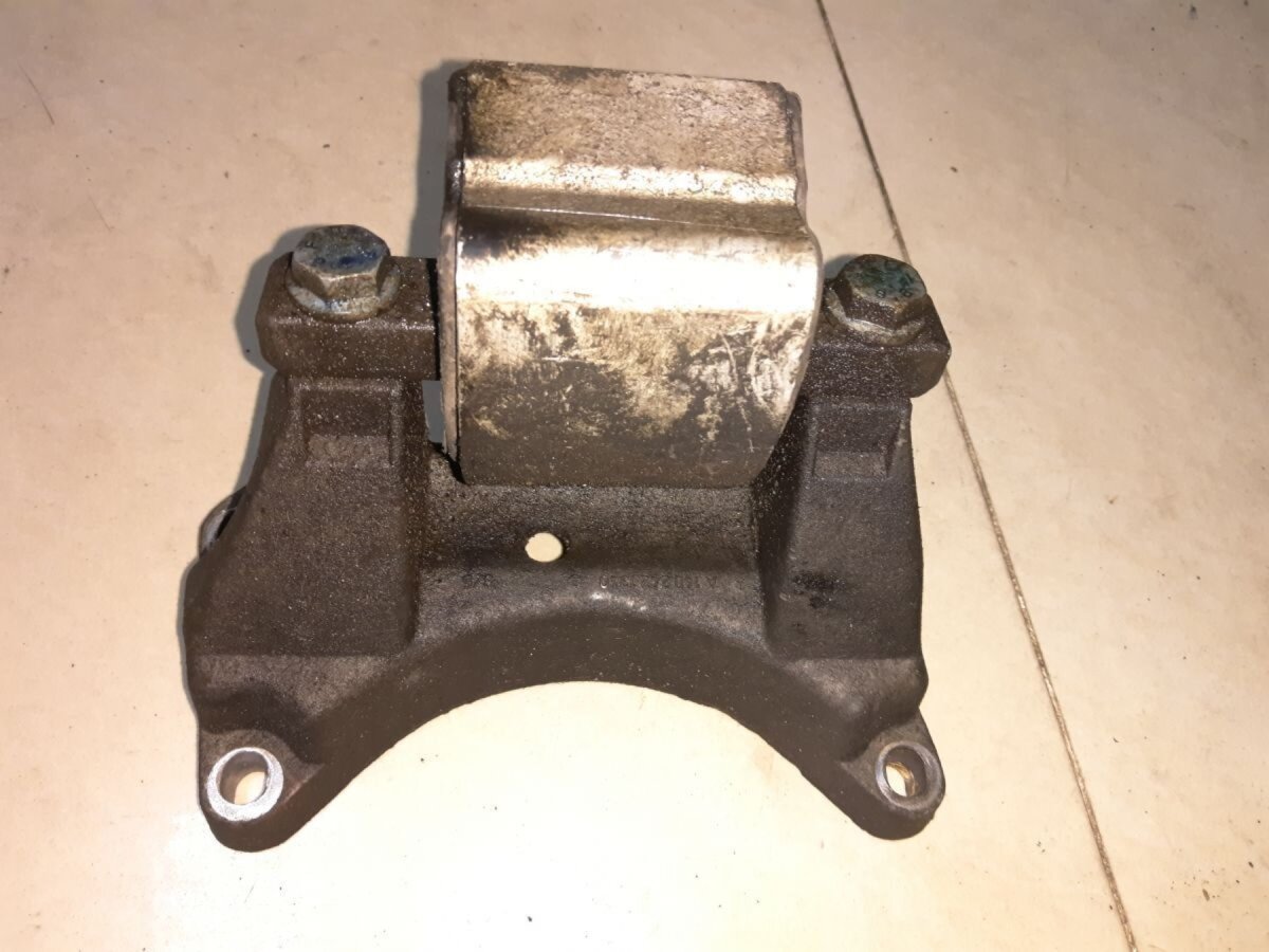 Кронштейн подушки кпп Mercedes-Benz E-Class W210 (1995-2003) A1402421340