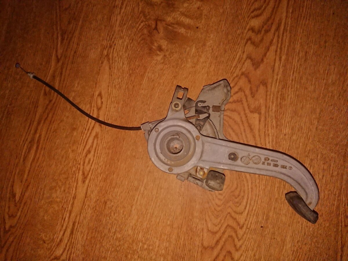 Педаль стояночного тормоза Mercedes-Benz E-Class W210 (1995-2003) A2204200312