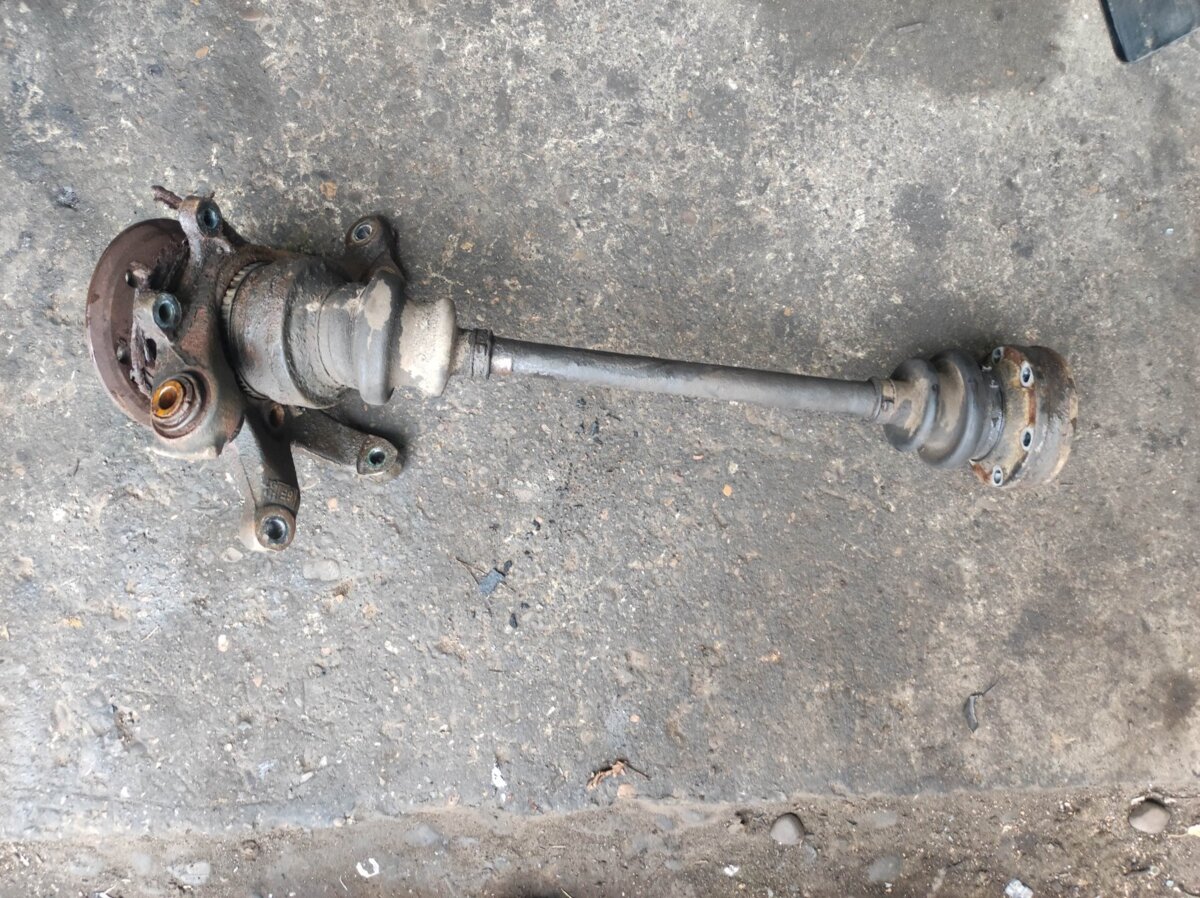 поворотний кулак задній, лівий Mercedes-Benz E-Class W210 (1995-2003) A2103509308