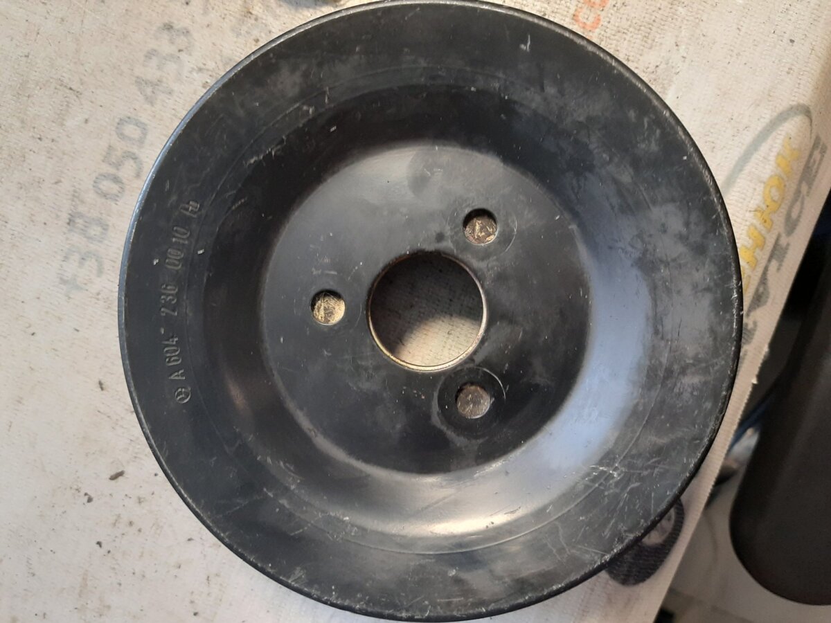 шків лопатевого насоса гідропідсилювача керма; шків насоса гпк; шків насосу гідропідсилювача керма (гпк) Mercedes-Benz E-Class W210 (1995-2003) A6042360010