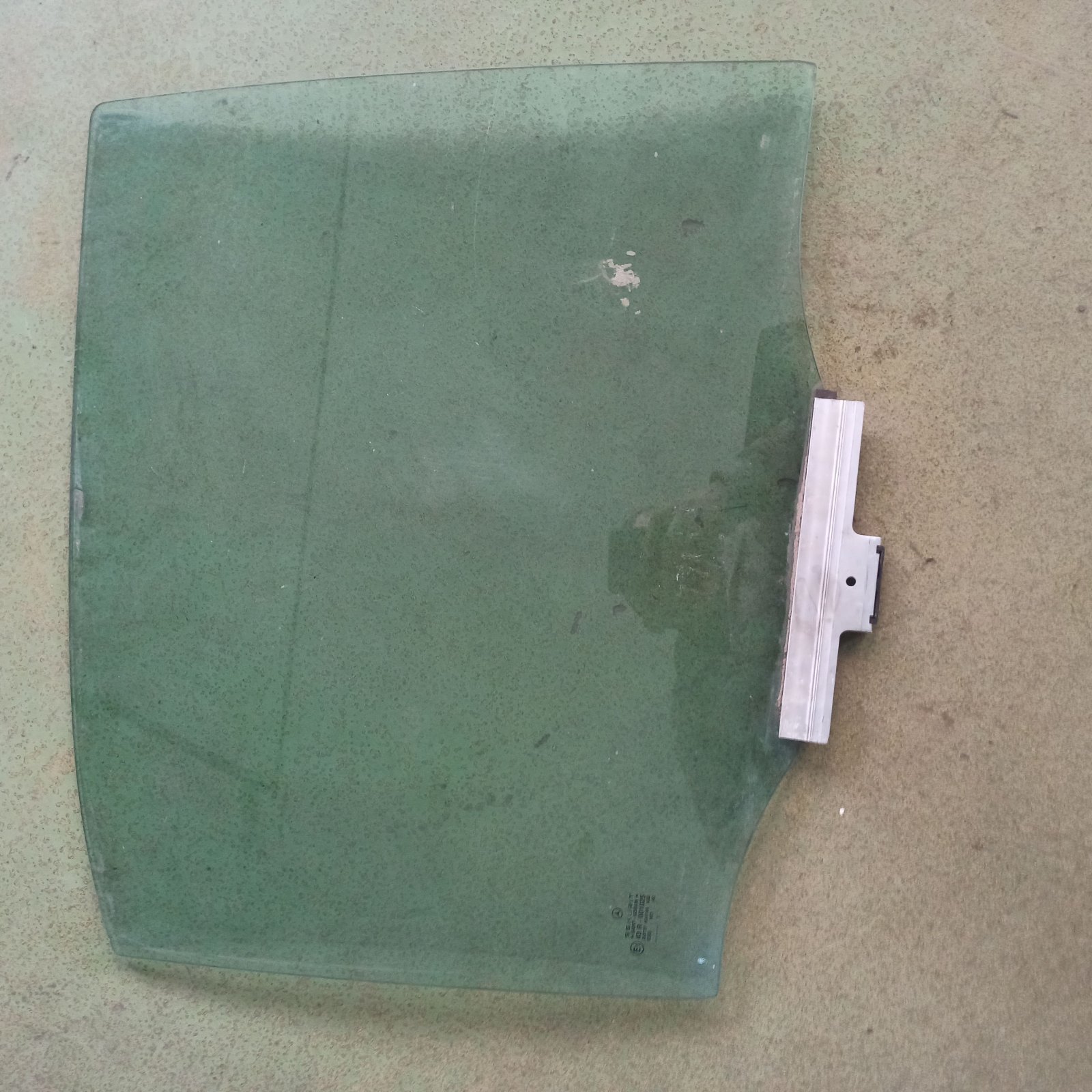 вікно задніх дверей; скло заднє праве; скло задніх дверей, правих; скло задньої двері правої Mercedes-Benz E-Class W210 (1995-2003) A2107300218