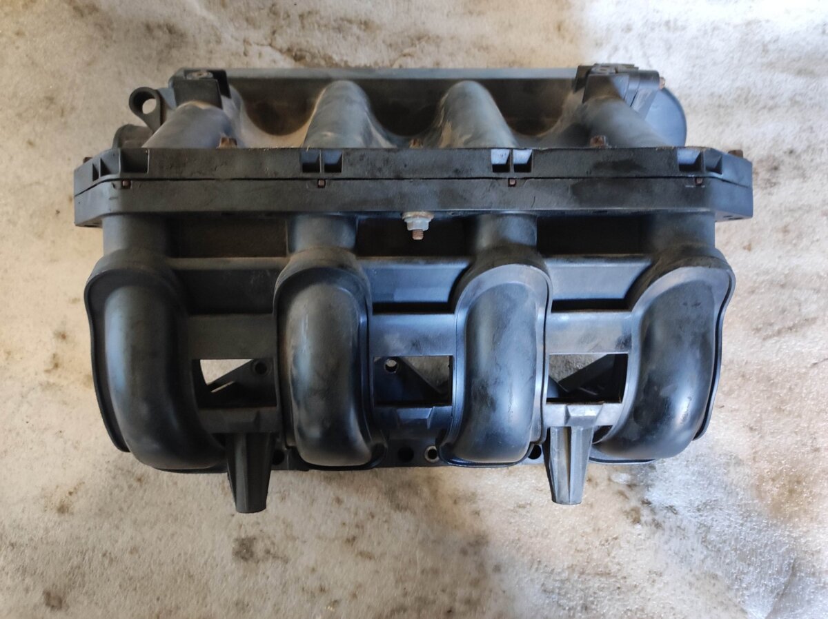 Коллектор впускной пластик 2.2cdi Mercedes-Benz Sprinter 2000-2006 A6110900637