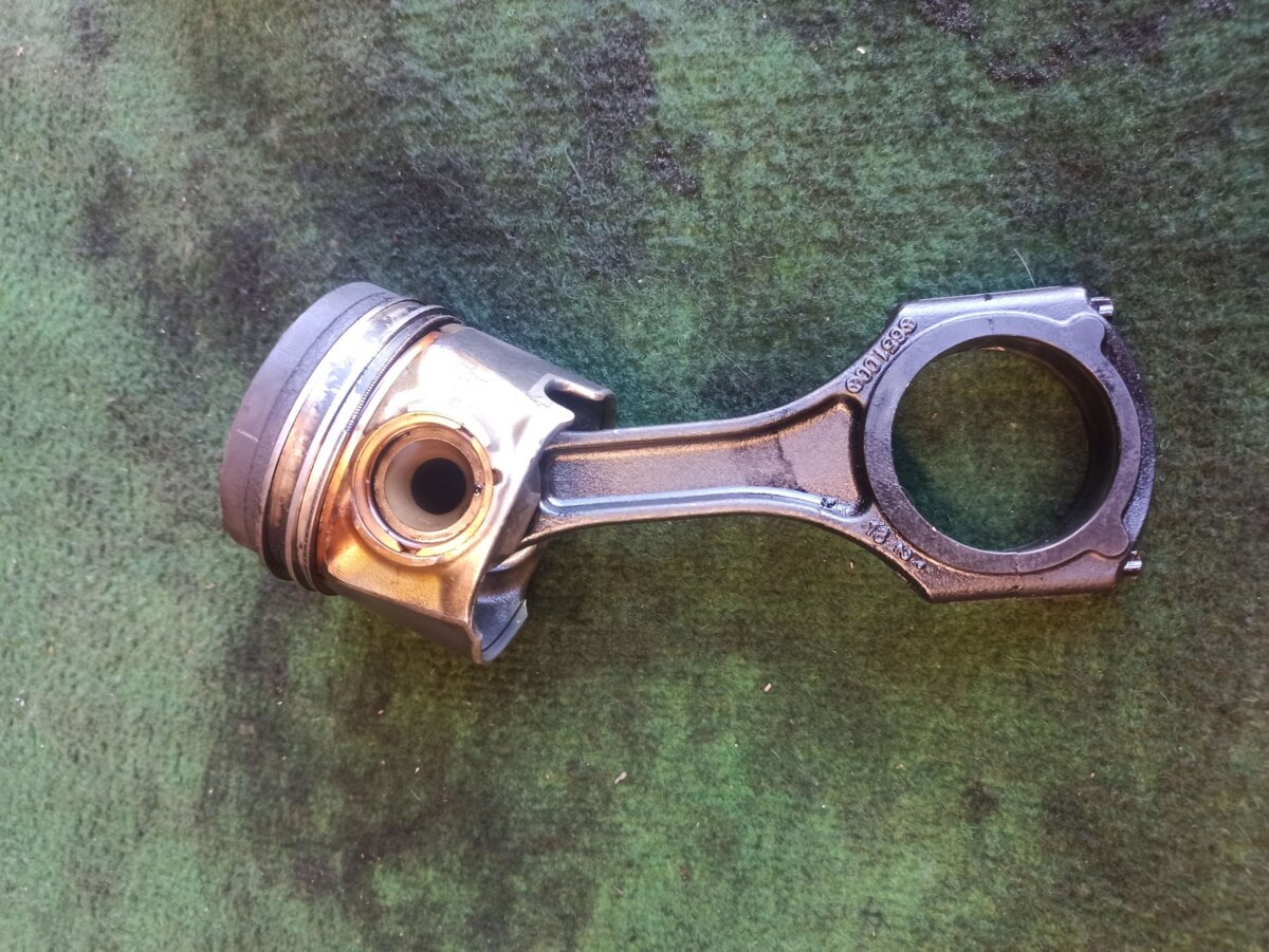 Поршень 65100 Mercedes-Benz Sprinter 2000-2006 A6510301017