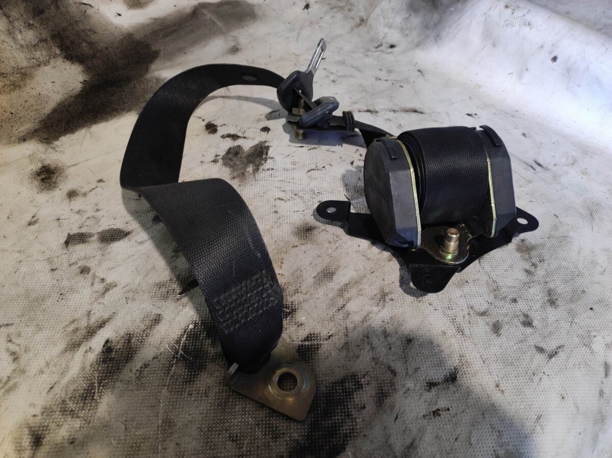 Ремнь безпеки правий задній Mercedes-Benz w210 A2108601085