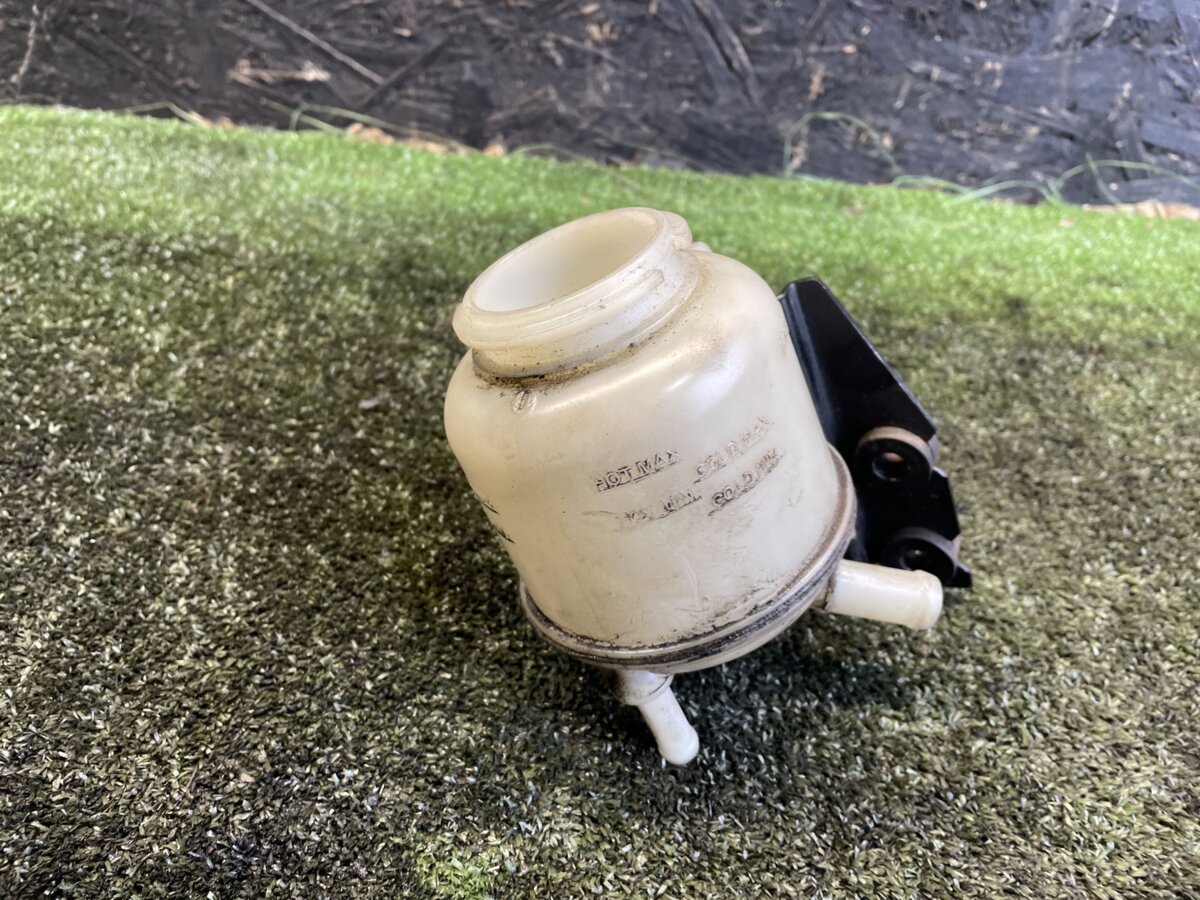 Бачок гидроусилителя руля Nissan X-Trail T30 (2001-2007) 491804M403