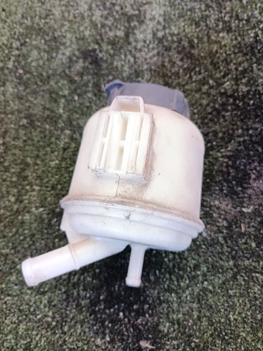 Бачок гур гпк Nissan X-Trail T30 (2001-2007) 491804M403