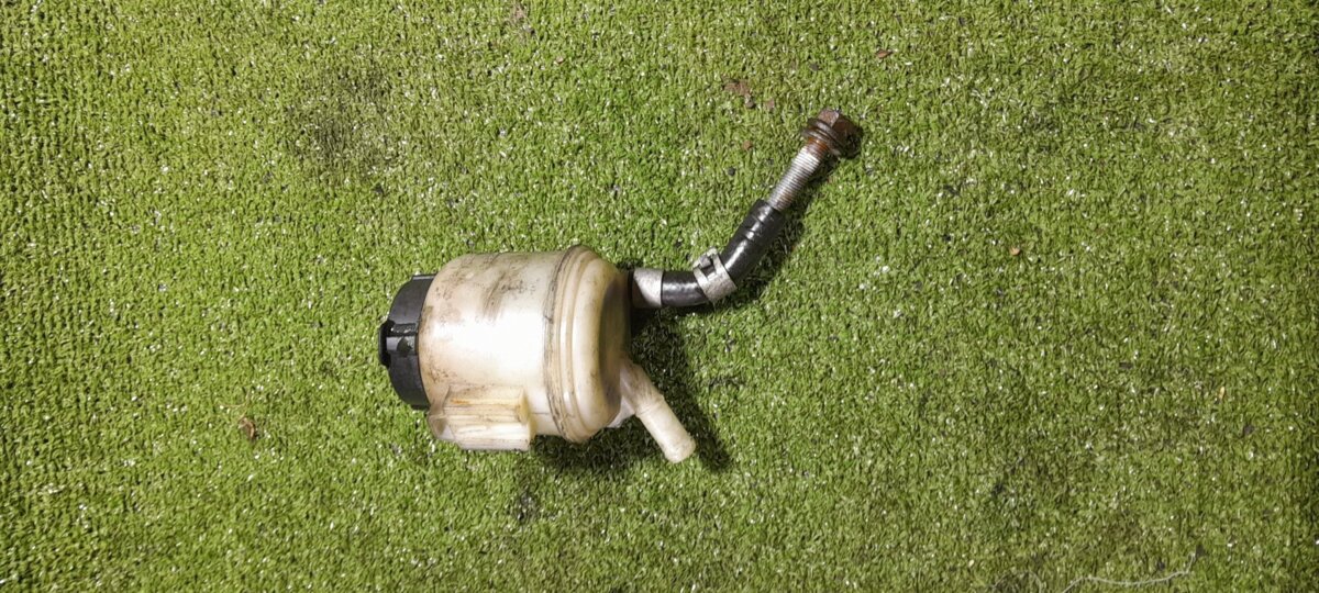 Бачок гур Nissan X-Trail T30 (2001-2007) 491804M403