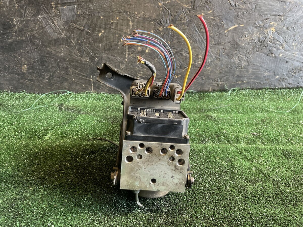 Блок abs (дефект) Nissan X-Trail T30 (2001-2007) 47600AR066