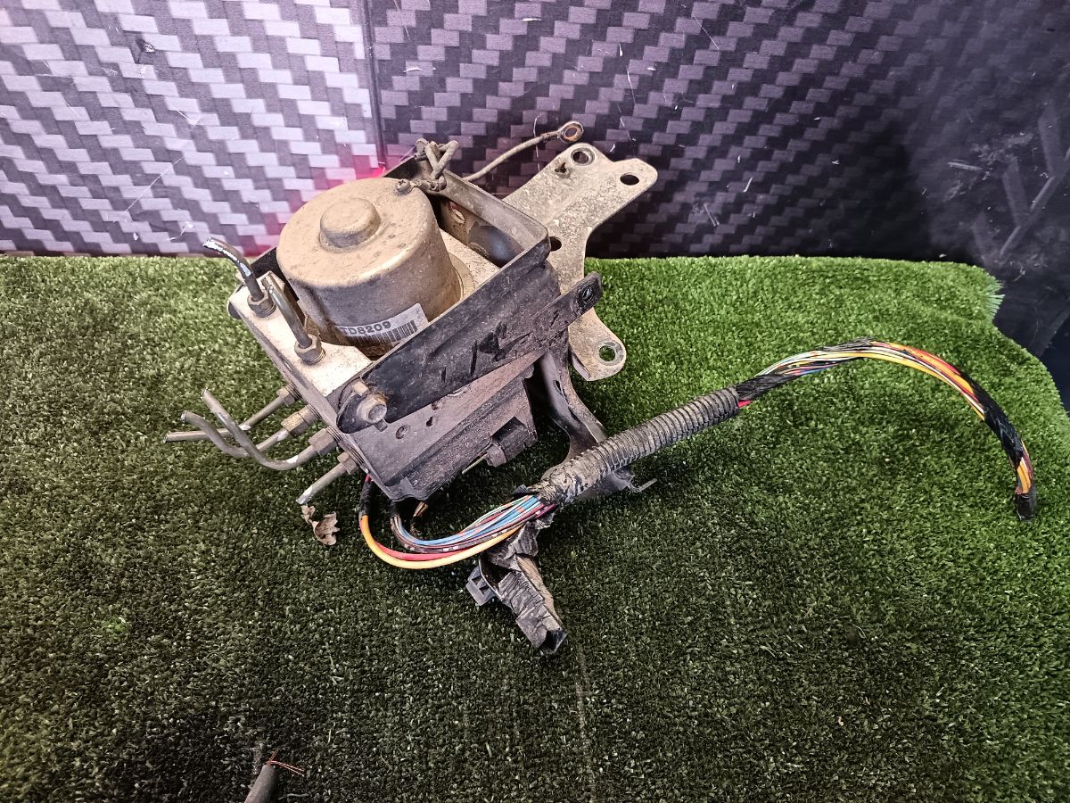 Блок abs Nissan X-Trail T30 (2001-2007) 47600AR066