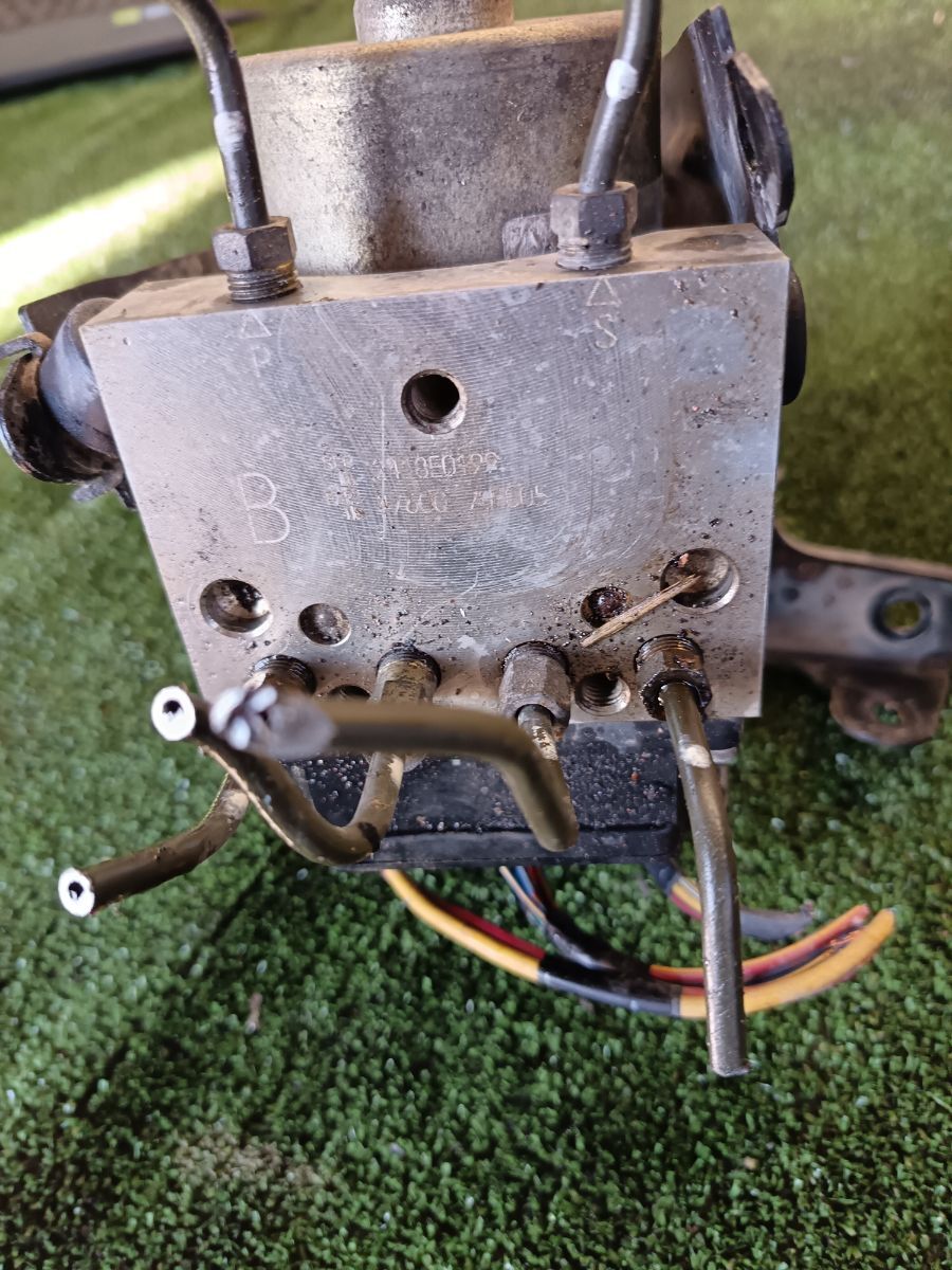 Блок abs Nissan X-Trail T30 (2001-2007),X-Trail T30 (кросовер) 2000—2007 47600AR005