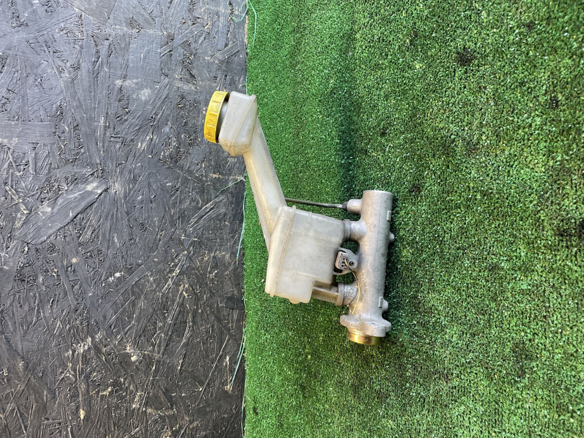 Циліндр гальмівний головний Nissan X-Trail T30 (2001-2007) 460108H910