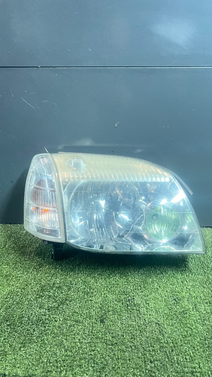 Фара права Nissan X-Trail T30 (2001-2007) 260108H925