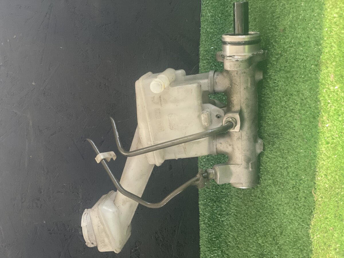 Главный тормозной цилиндр Nissan X-Trail T30 (2001-2007) 460108H910