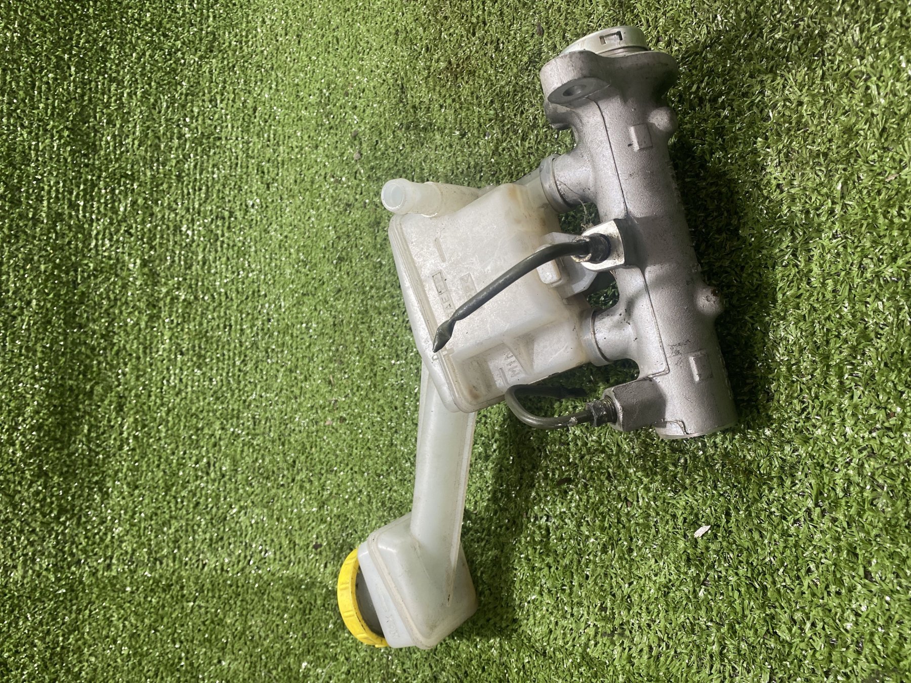 Головний циліндр гальм Nissan X-Trail T30 (2001-2007) 460108H911