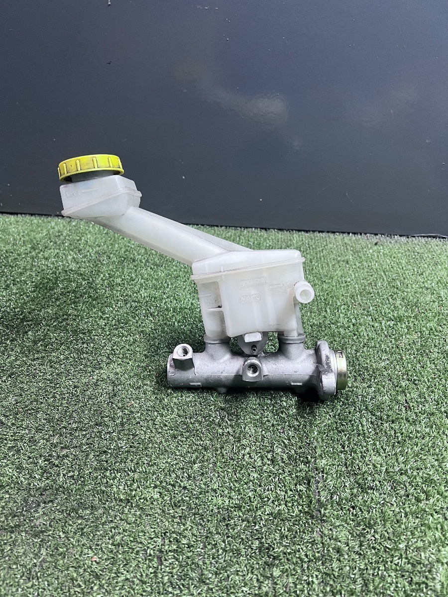 Головний гальмівний циліндр Nissan X-Trail T30 (2001-2007) 460108H910