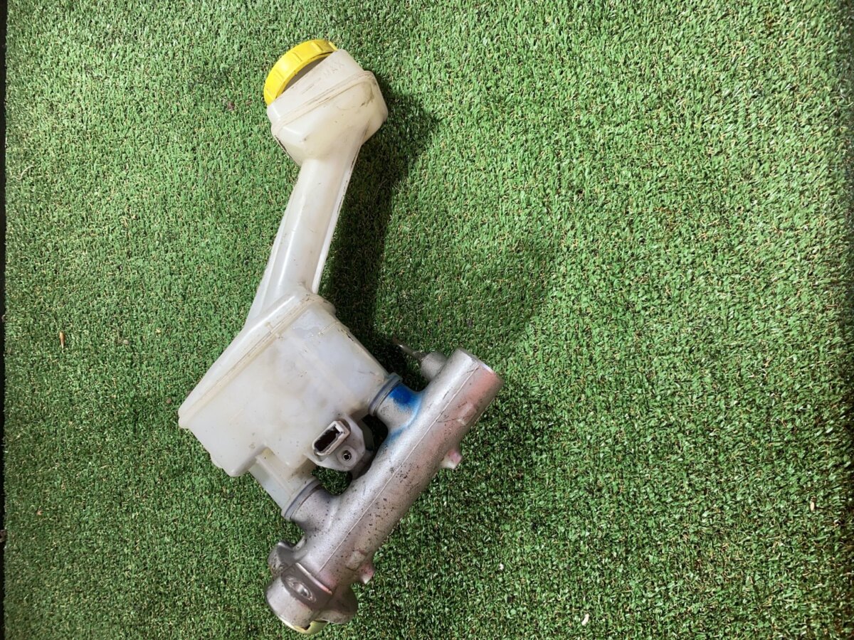 Головний гальмівний циліндр Nissan X-Trail T30 (2001-2007) 460108H910