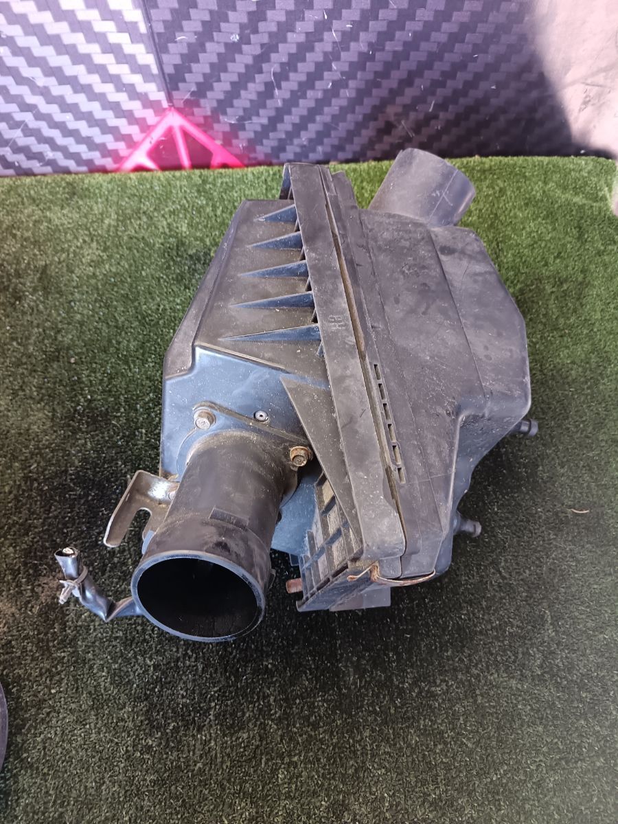 Корпус повітряного фільтра Nissan X-Trail T30 (2001-2007) 16500AU600