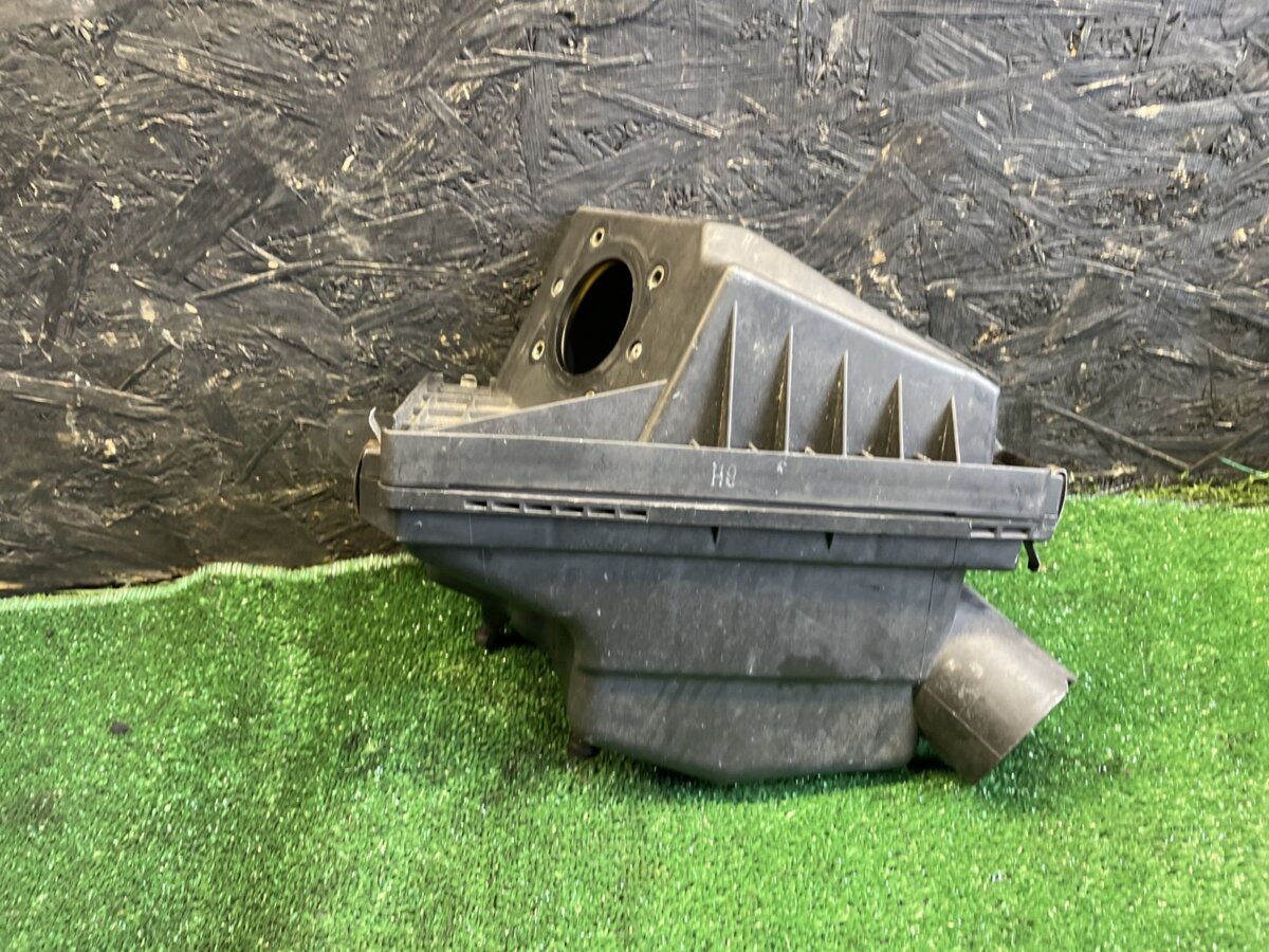 Корпус повітряного фільтра Nissan X-Trail T30 (2001-2007) 16500AU600