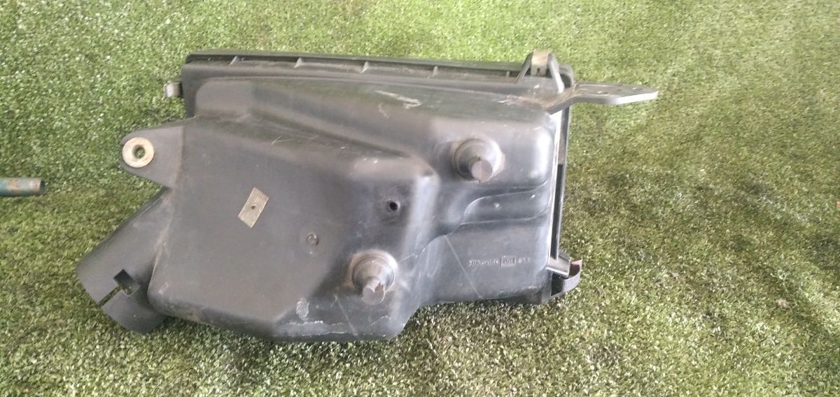 Корпус повітряного фільтра Nissan X-Trail T30 (2001-2007) 16500AU600