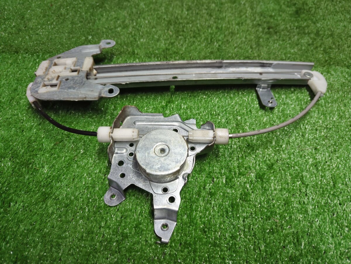 Механізм склопідйомника задній правий Nissan X-Trail T30 (2001-2007) 827208H300