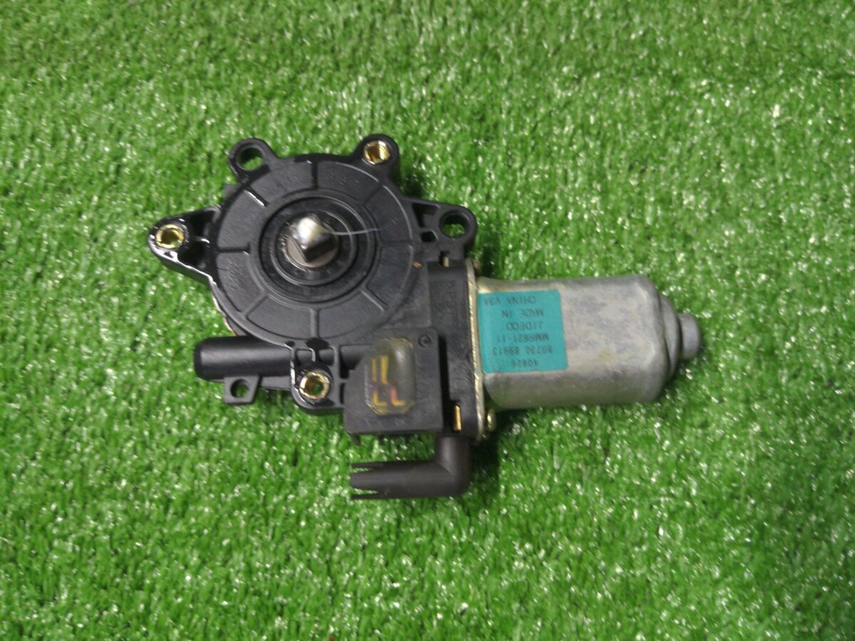 Моторчик склопідйомника задній правий Nissan X-Trail T30 (2001-2007) 8073089913