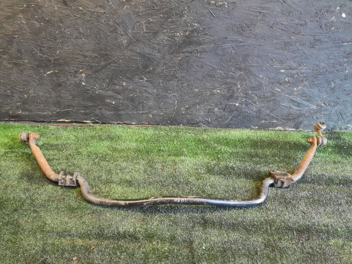 Передній стабілізатор Nissan X-Trail T30 (2001-2007) 546118H316