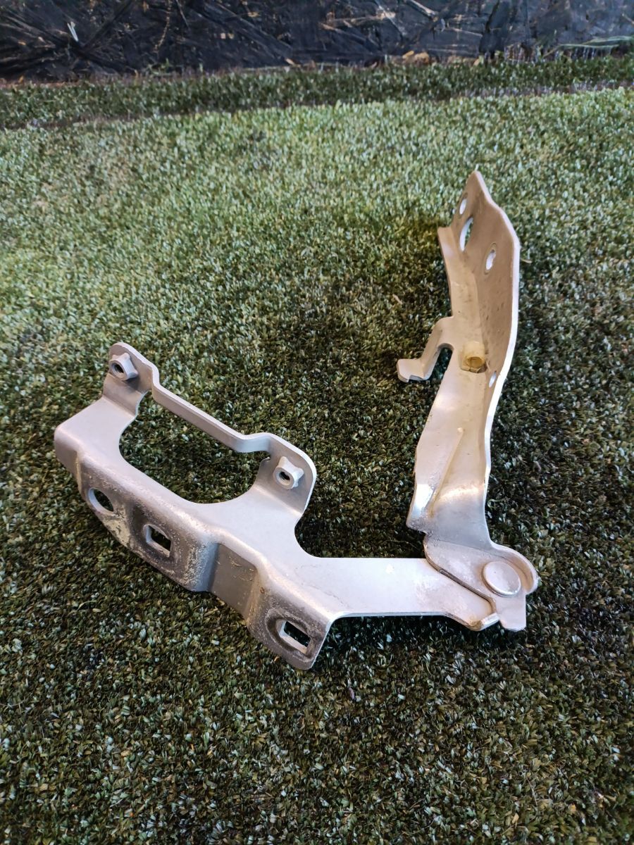 Петля капота права  Nissan X-Trail T30 (2001-2007) 654008H300