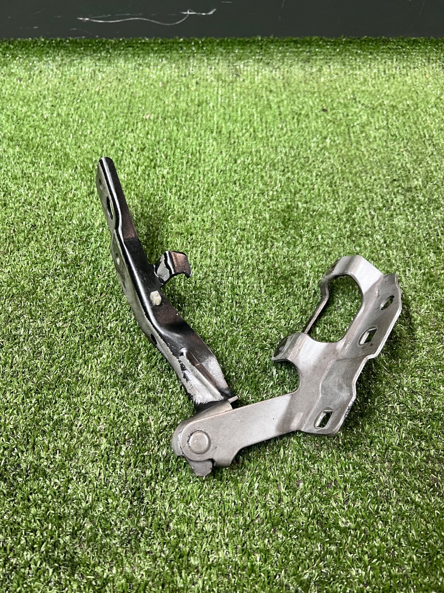 Петля капота права Nissan X-Trail T30 (2001-2007) 654008H300