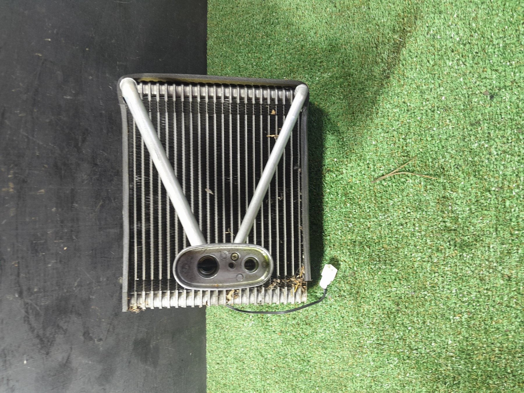 Радіатор кондиціонера Nissan X-Trail T30 (2001-2007) 921009H310