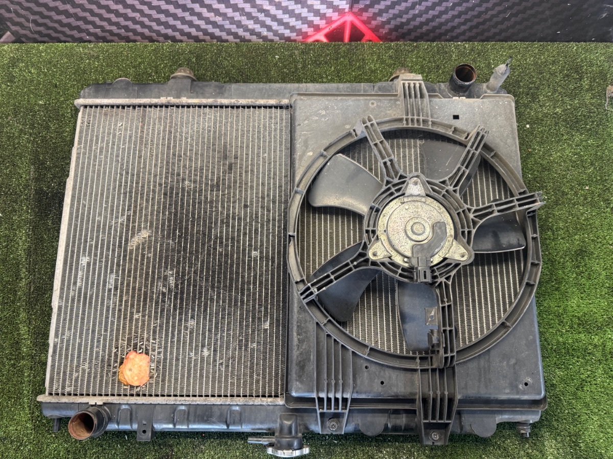 Радіатор охолодження (дефект) + вентилятор 21481ES60A  Nissan X-Trail T30 (2001-2007) 21410ES60A
