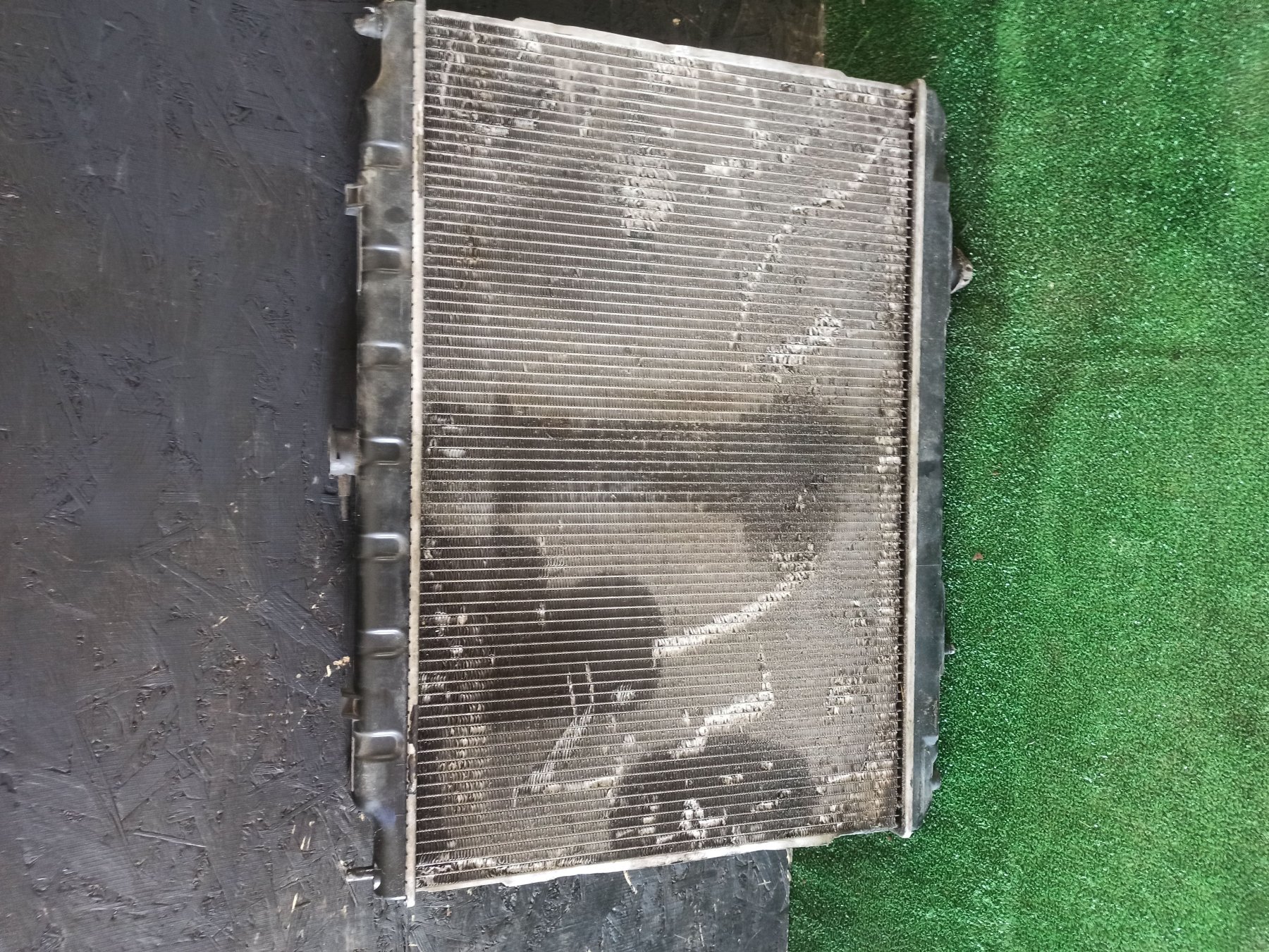 Радіатор охолодження . Nissan X-Trail T30 (2001-2007) 214108H800