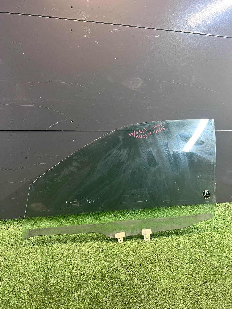 Скло дверей передніх лівих  X-Trail T30 (кросовер) 2000—2007 Nissan X-Trail T30 (2001-2007) 803018H300