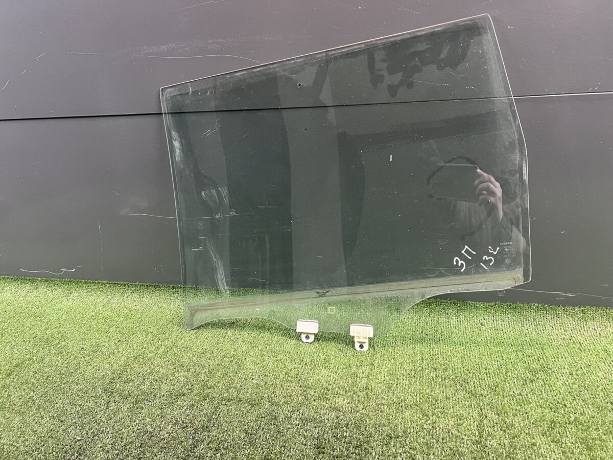 Скло дверей задніх правих Nissan X-Trail T30 (2001-2007) 823008H300