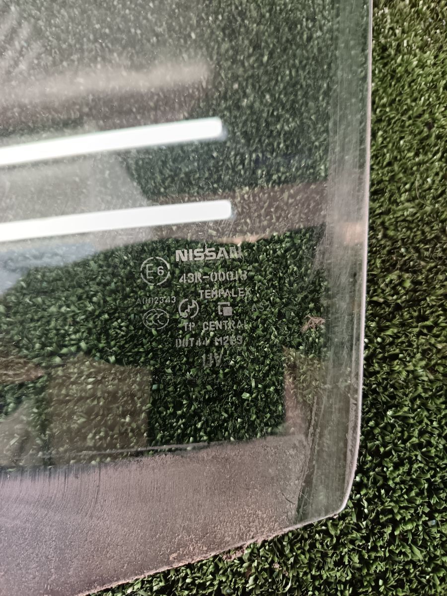 Скло передньої лівої дверки Nissan X-Trail T30 (2001-2007) 803018H300