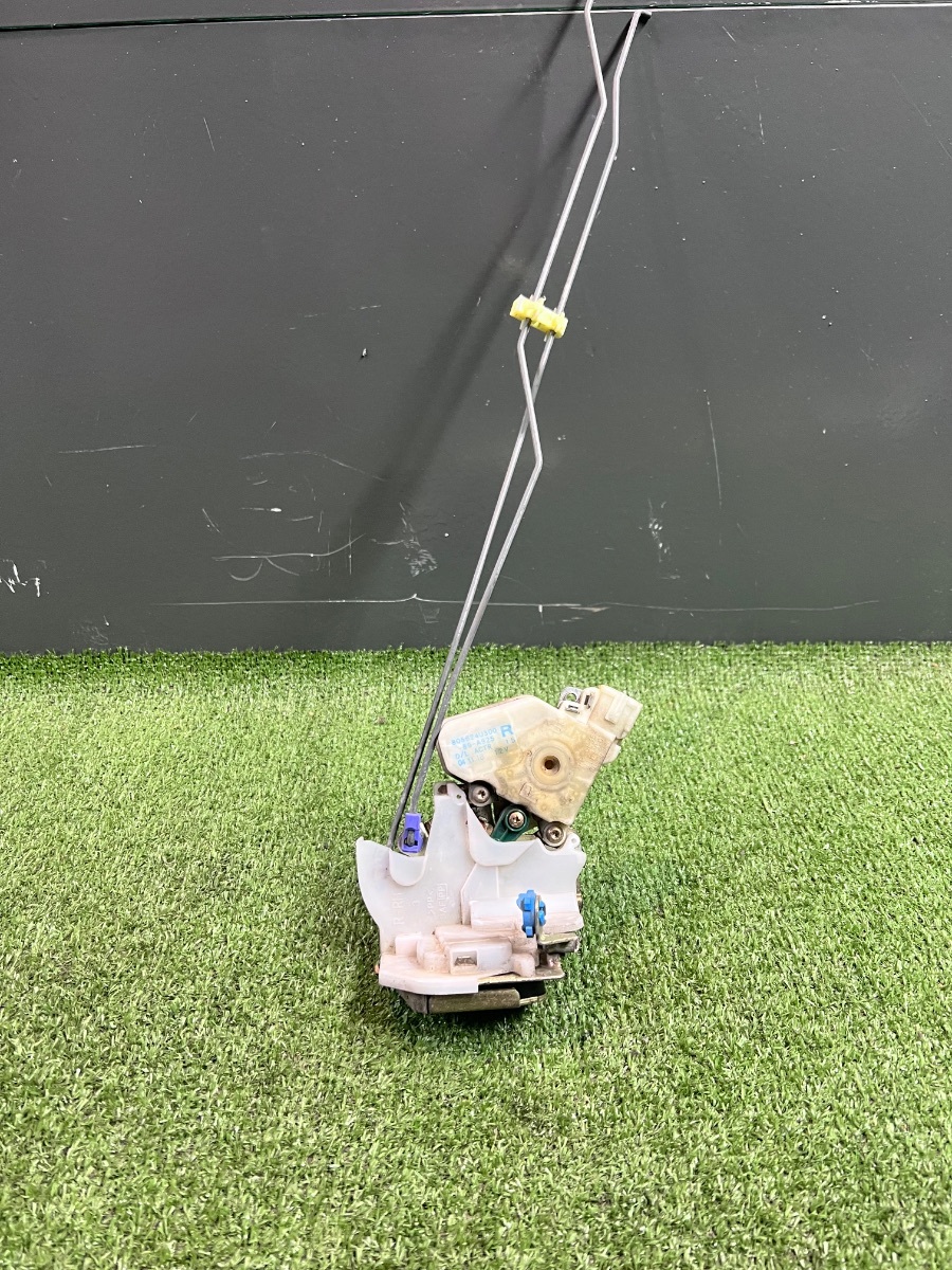 Замок дверей, задніх правих Nissan X-Trail T30 (2001-2007) 805524U300