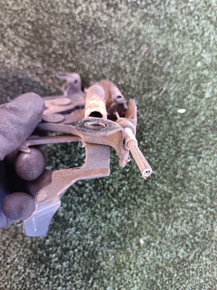 Замок капота Nissan X-Trail T30 (2001-2007) 656018H900