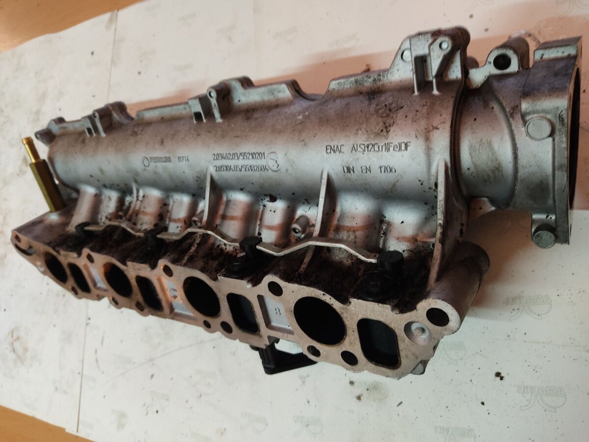 колектор впускний Opel Vectra C (2002-2008) 55210201