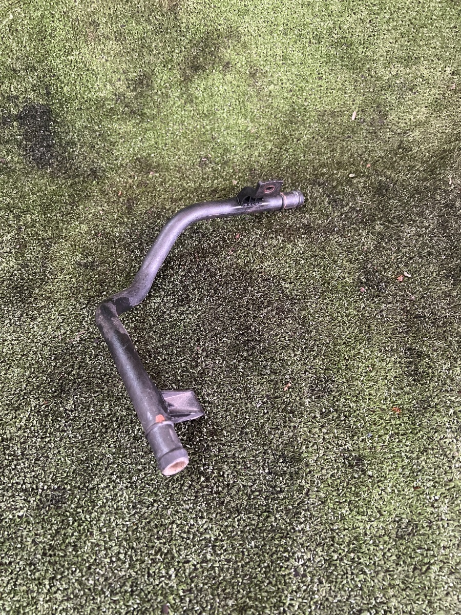 Трубка системи охолодження 1.9D Opel Vectra C (2002-2008) 13156877