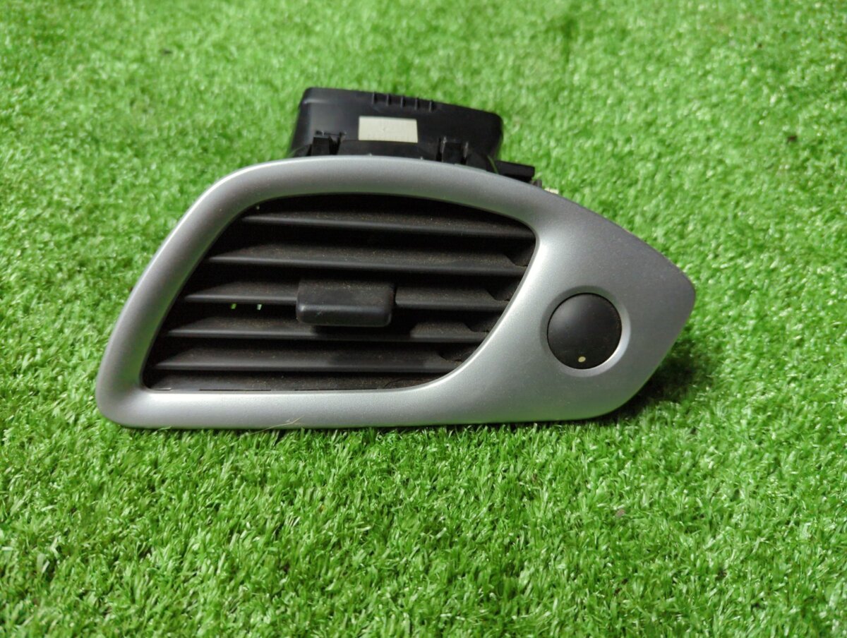 Дефлектор обдува салону Renault Grand Scenic III (2016-2022) 1012127