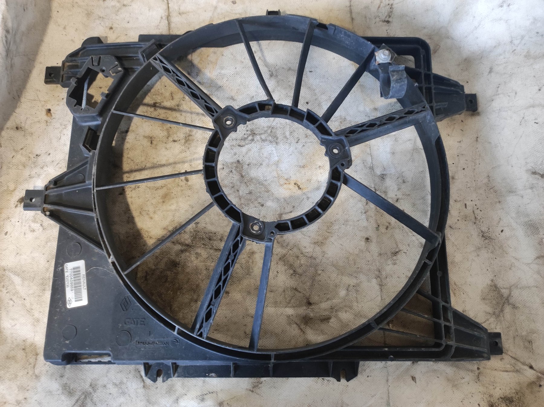 дифузор радіатора кондиціонера, в зборі з крильчаткою і мотором; дифузор радіатора кондиціонера, в зборі з крильчаткою і двигуном Renault Kangoo I (1997-2009) 7700428659