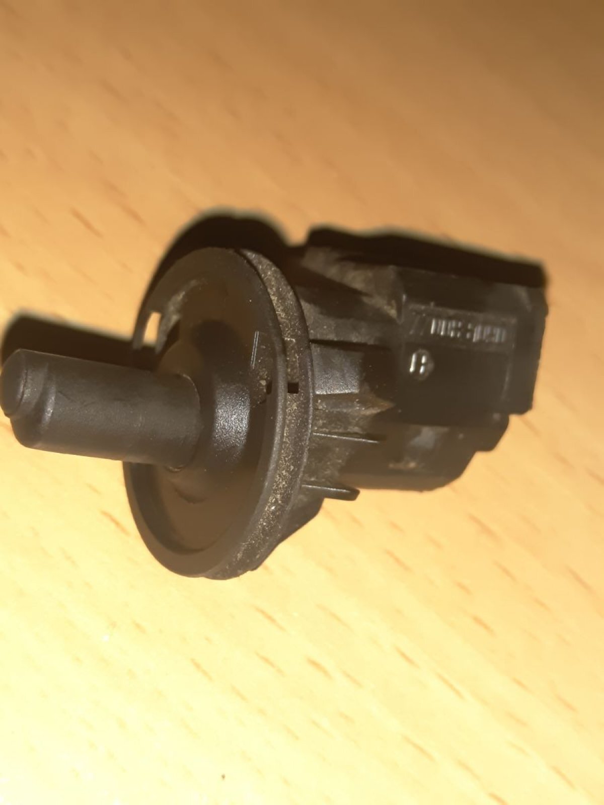 кінцевий вимикач; кінцевик; датчик закривання дверей (кінцевий вимикач) Renault Kangoo I (1997-2009) 7700831090