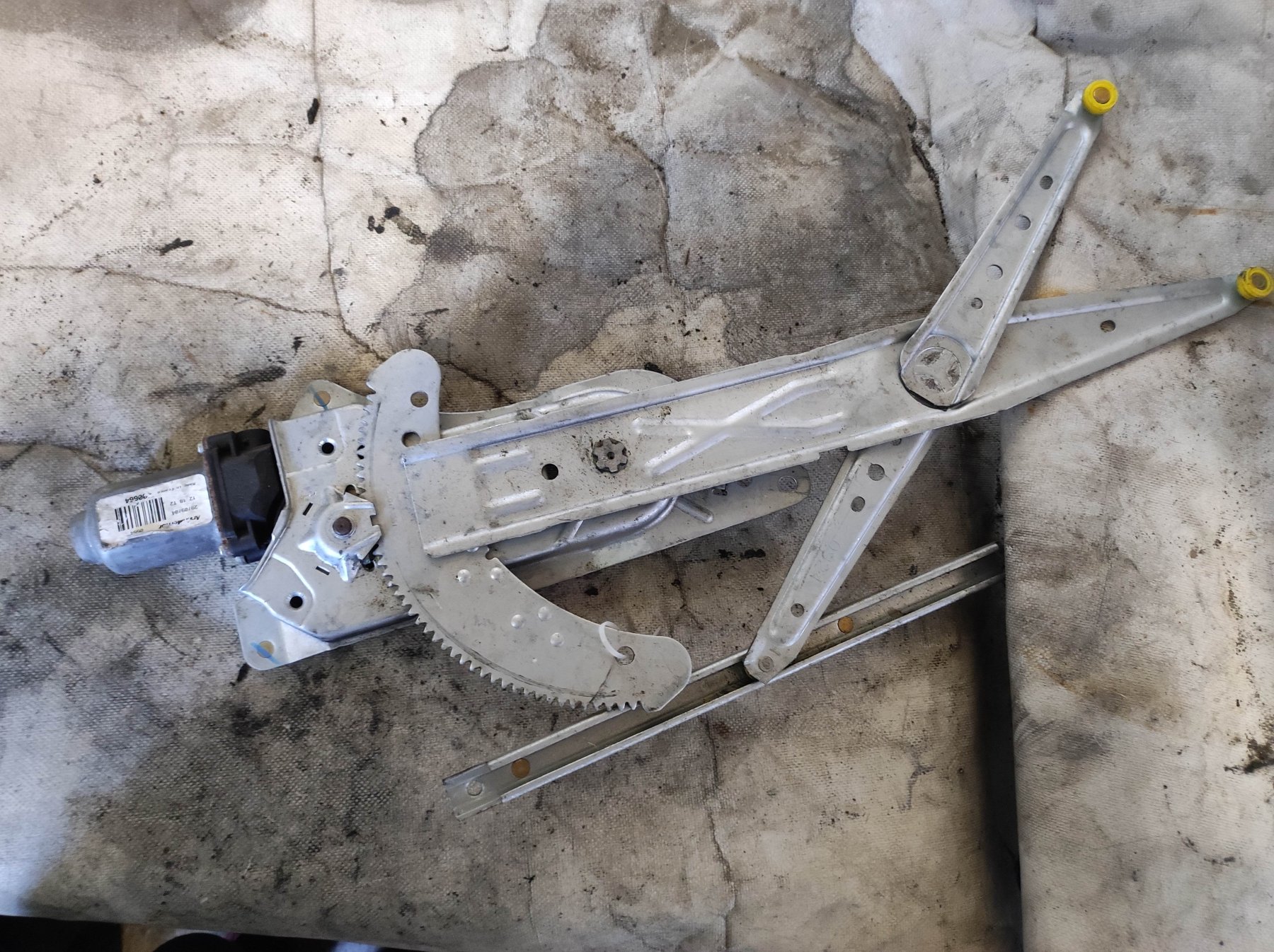 механізм підйому стекол; механізм склопідіймача дверей передніх, правих; склопідйомник (механізм переміщення скла; Склопідйомник передньої правої двері; Механізм склопідіймача двері передньої, правої) Renault Kangoo I (1997-2009) 8200188551