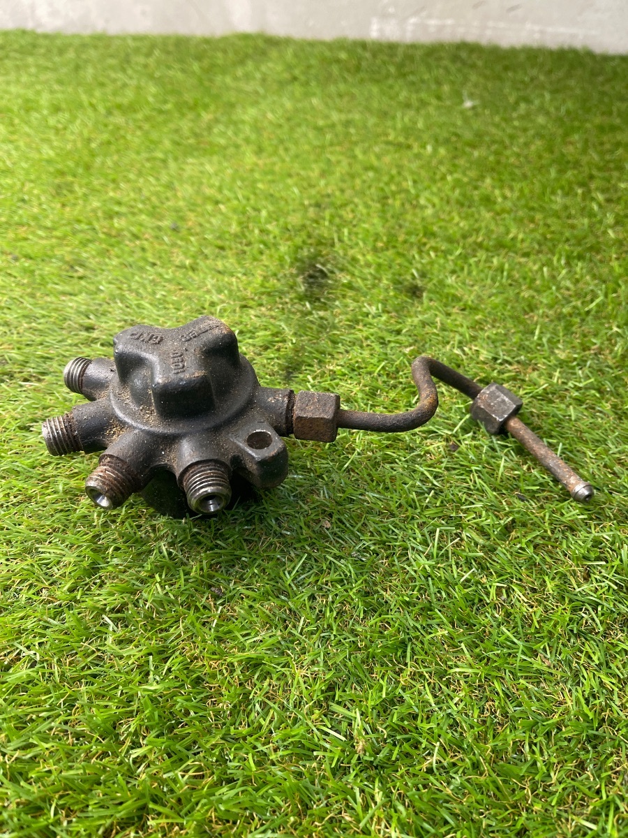 Паливна рейка / Рампа форсунок Renault Kangoo I (1997-2009) 8200057345 Вживаний