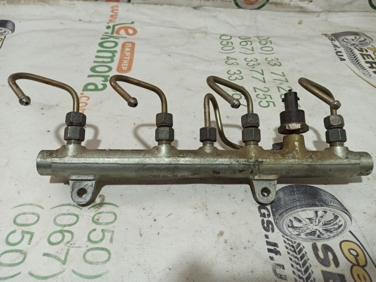 Паливна рейка сценік 1.9 cdi 1aax1 Renault Kangoo I (1997-2009) 0445214015