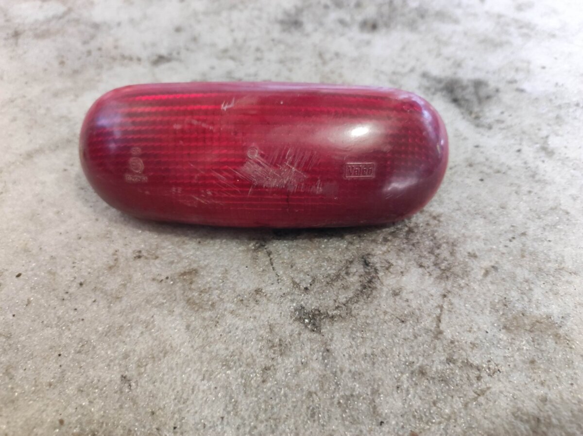 Стоп-сигнал задний дополнительный Renault Kangoo I (1997-2009) 7700308721