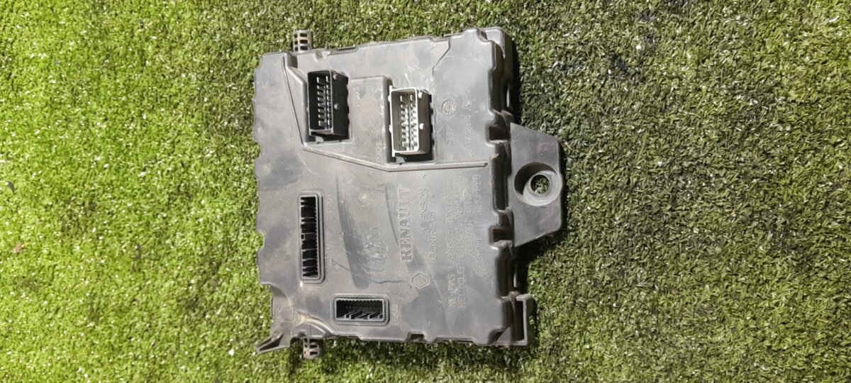 Блок комфорту Renault Kangoo II (2008-2021) 8201077405