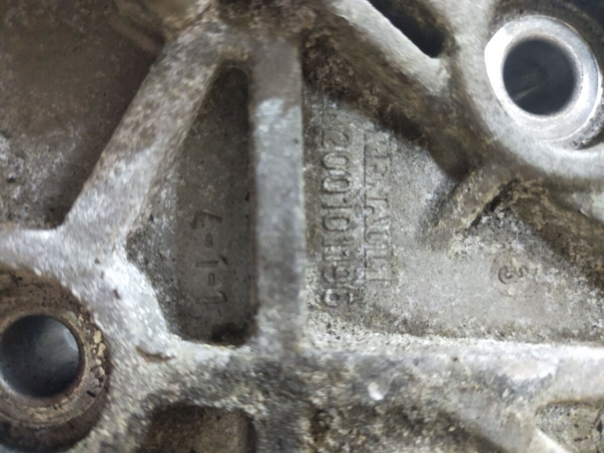 кронштейн подушки (опори двигуна, правої) Renault Kangoo II (2008-2021) 8200101196