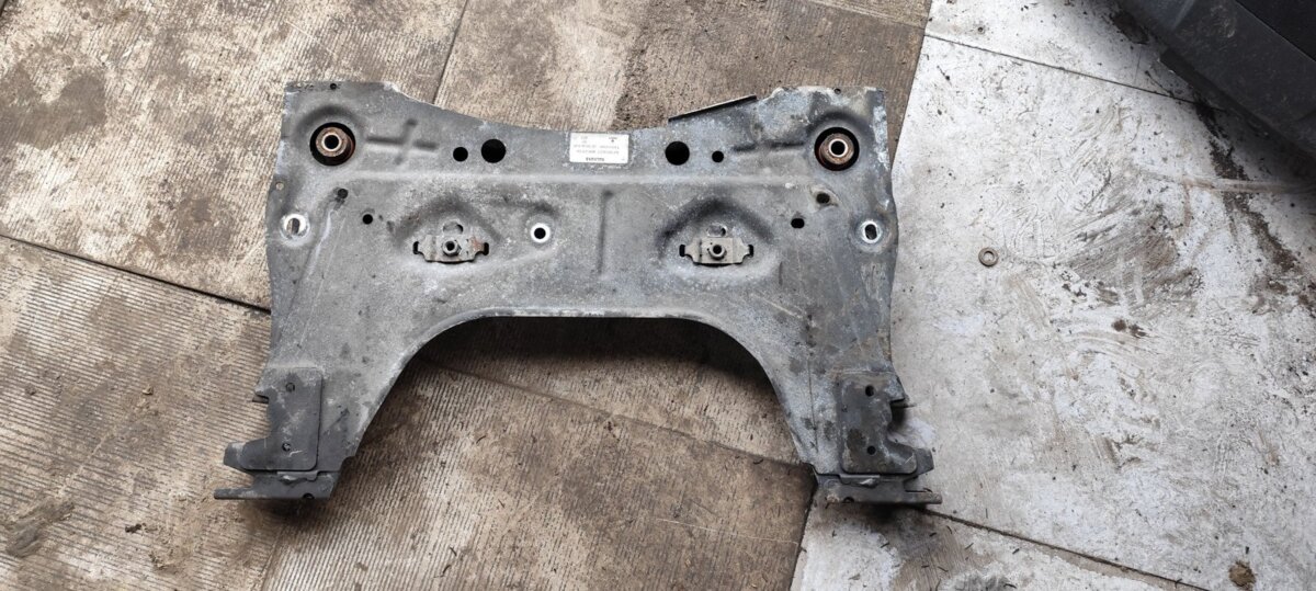 Підрамник Renault Megane II (2002-2009) 8200742904