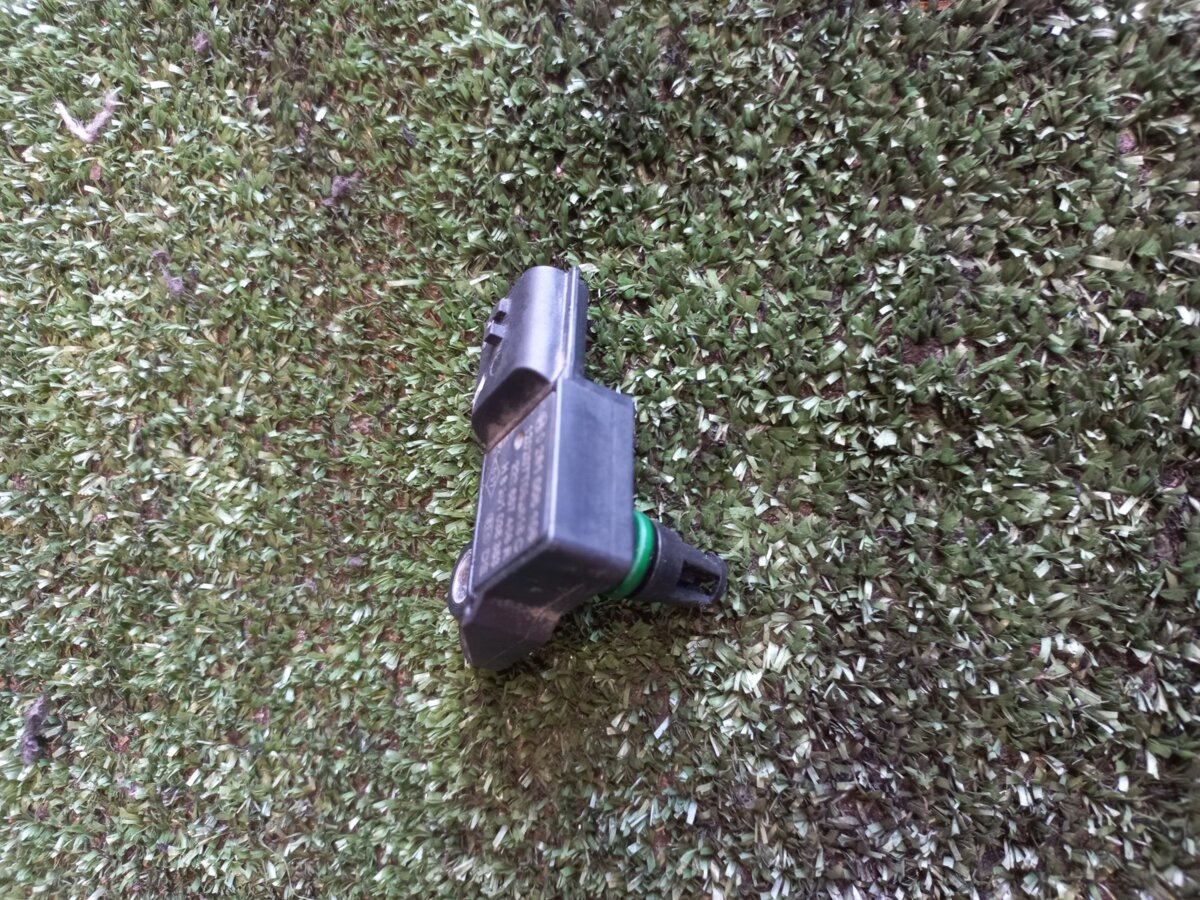 Датчик давления во впускном коллекторе Renault Megane III (2008-2016) 0281006108